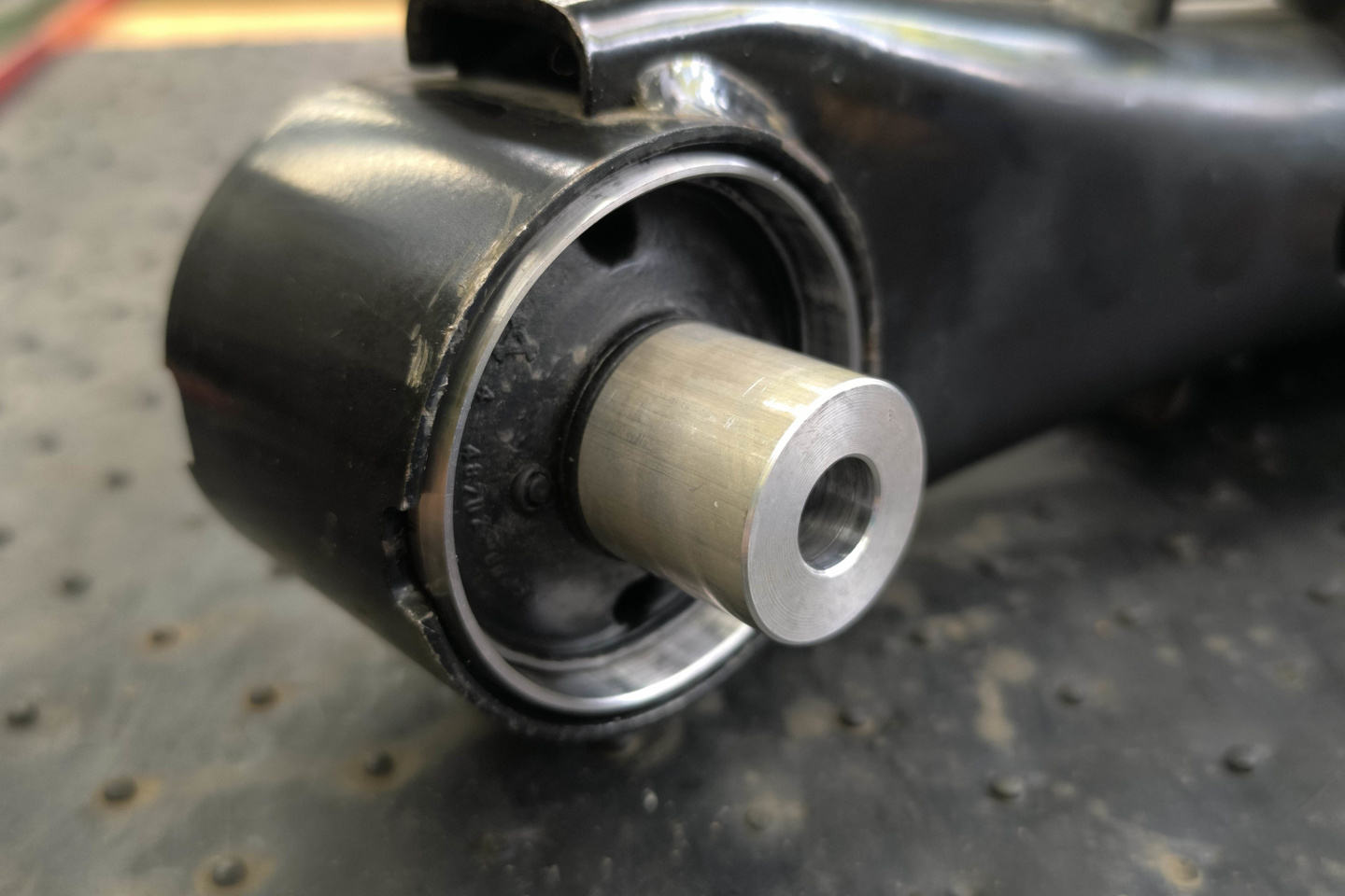 HE12用トーションビームブッシュ